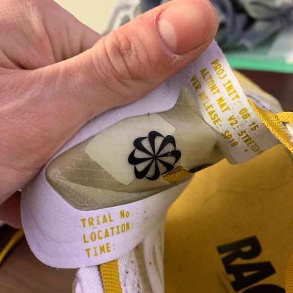 Nike Running Shoes Yellow Clear - Picture 3 of 5